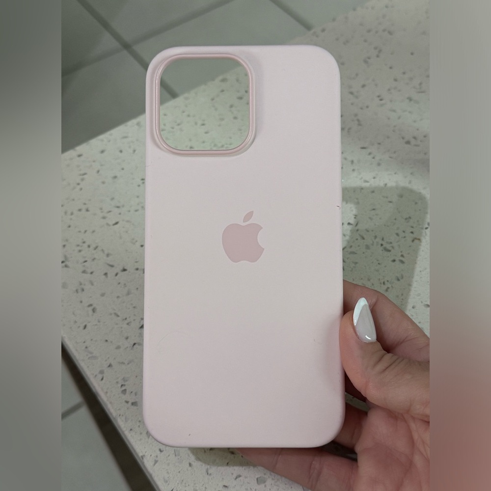 Apple 🍎 Silicone Case Chalk Pink for iPhone 14 Pro Max.